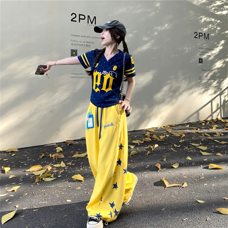 American-Style Streetwear Sports Suit for Women, Summer Student Retro Loose Fashion V-Neck Short-Sleeve Casual Two-Piece Set with Wide-Leg Pants