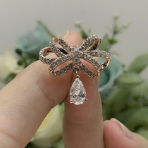 D color 18K mo sang shi earrings winnings bow pear-shaped water droplets diamond stud earrings 1 karat 2 Karat can be customized