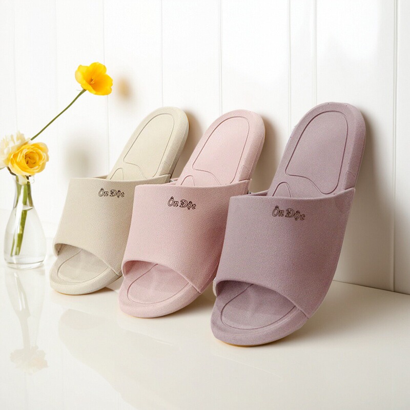 Vietnamese Rubber Slippers for Men, New Summer Style, Non-Slip Bathing Flip-Flops, Couple's Latex Soft-Soled Home Slippers for Women Vietnamese Rubber Slippers for Men, New Summer Style, Non-Slip Bathing Flip-Flops, Couple's Latex Soft-Soled Home Slippers for Women