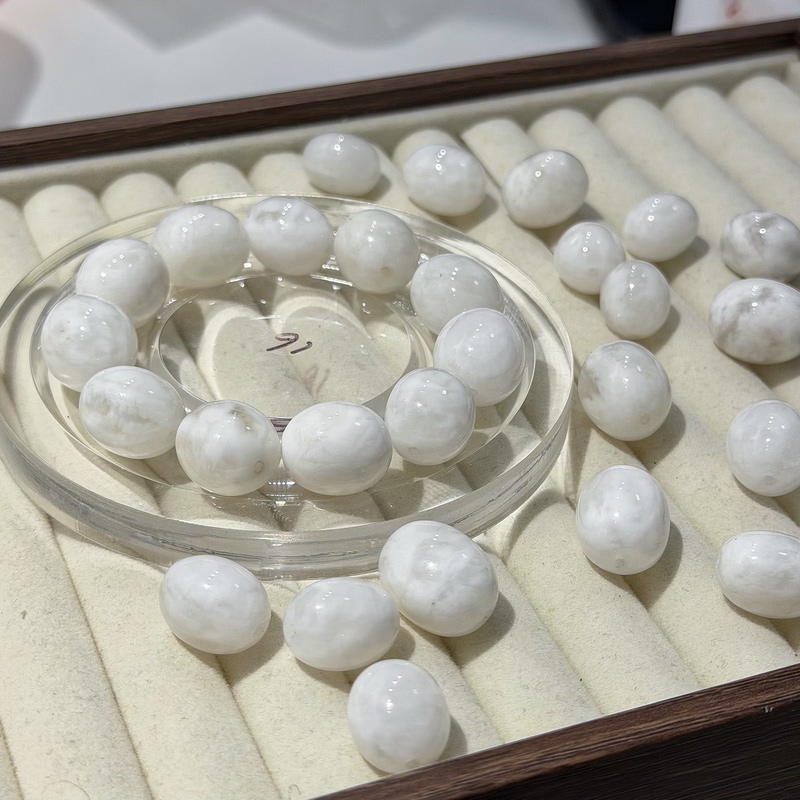 Natural Crystal White Snowflake Ghost Crystal Oval Beads Irregular DIY Beads Carefully Selected and Shipped Natural Crystal White Snowflake Ghost Crystal Oval Beads Irregular DIY Beads Carefully Selected and Shipped