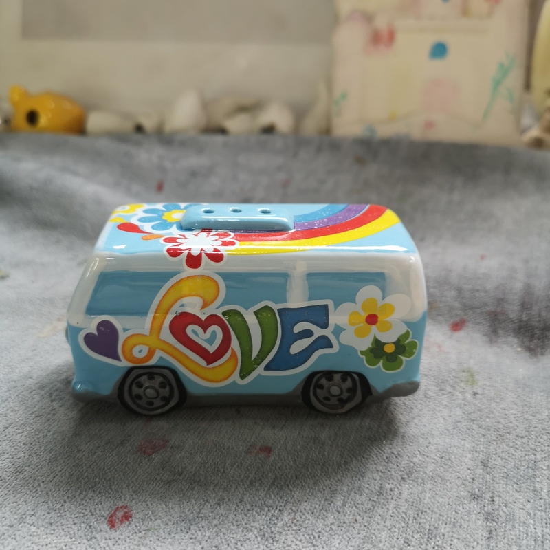 Ink Porcelain, Ceramic Crafts, Ceramic Blue Car-Shaped Salt and Pepper Shaker Ornament Ink Porcelain, Ceramic Crafts, Ceramic Blue Car-Shaped Salt and Pepper Shaker Ornament