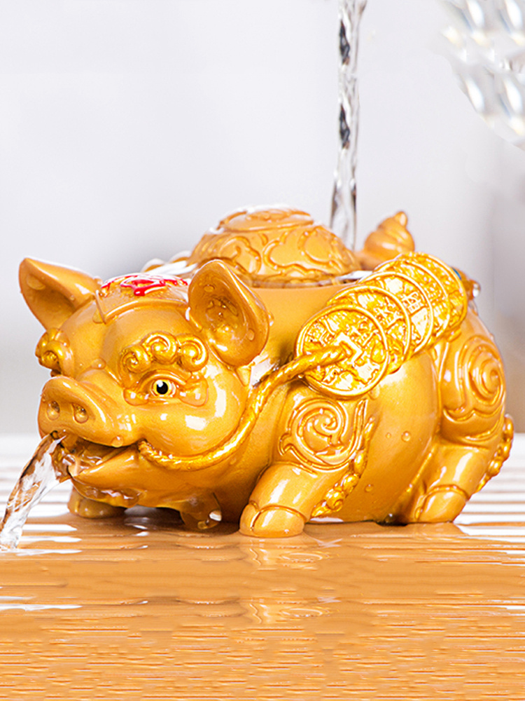 Pig-shaped color-changing tea pet water spray decoration creative spit water tea tray lucky pig cute tea play tea pet personality