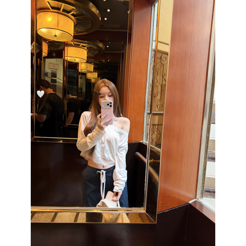 Ffshu Round Face Qi Qi Early Autumn Lace Patchwork Long-Sleeve T-Shirt for Women, Off-Shoulder Blouse with Lace Hem, Pure and Alluring Style Top Ffshu Round Face Qi Qi Early Autumn Lace Patchwork Long-Sleeve T-Shirt for Women, Off-Shoulder Blouse with Lace Hem, Pure and Alluring Style Top