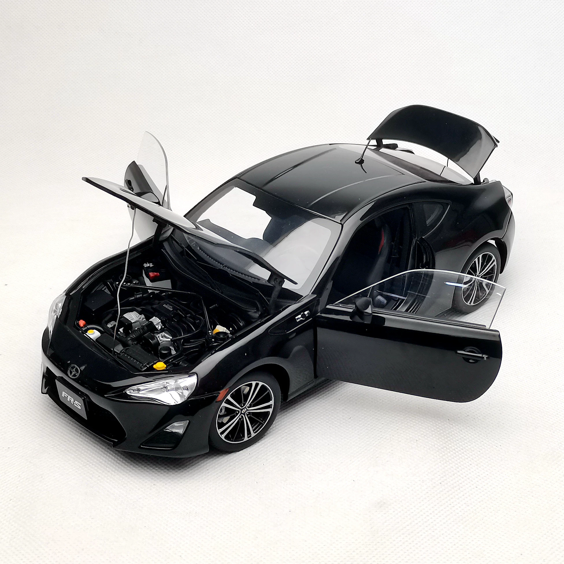 Т toyota, модель автомобиля, масштаб 1:18, подарок на день рождения