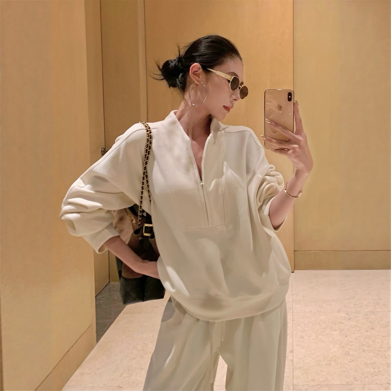 2026 New Autumn Sportswear Set for Women, Loose and Slimming, Old Money Style, High-End Sweatshirt and Wide-Leg Pants Two-Piece Set 2026 New Autumn Sportswear Set for Women, Loose and Slimming, Old Money Style, High-End Sweatshirt and Wide-Leg Pants Two-Piece Set