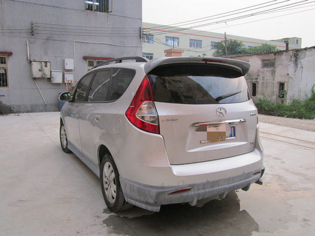 Jianghuai Heyue Rs Modified Body Kit, Hatchback Heyue Rs Shock Absorbers, Front and Rear Lip Side Skirts, Body Kit with Lights and Rear Wing