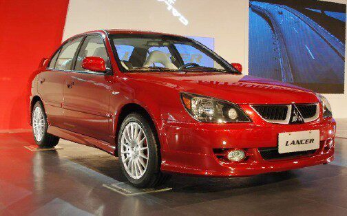 Mitsubishi Lancer Sports Body Kit, Lancer Modified Body Kit, Lancer with Added Front and Rear Lip, Side Skirts, and Rear Wing