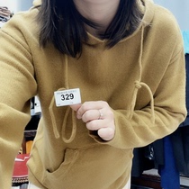 The cashmere sweatshirt picks up the drain 329.