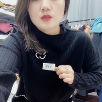 The cashmere sweatshirt picks up the drain 411.