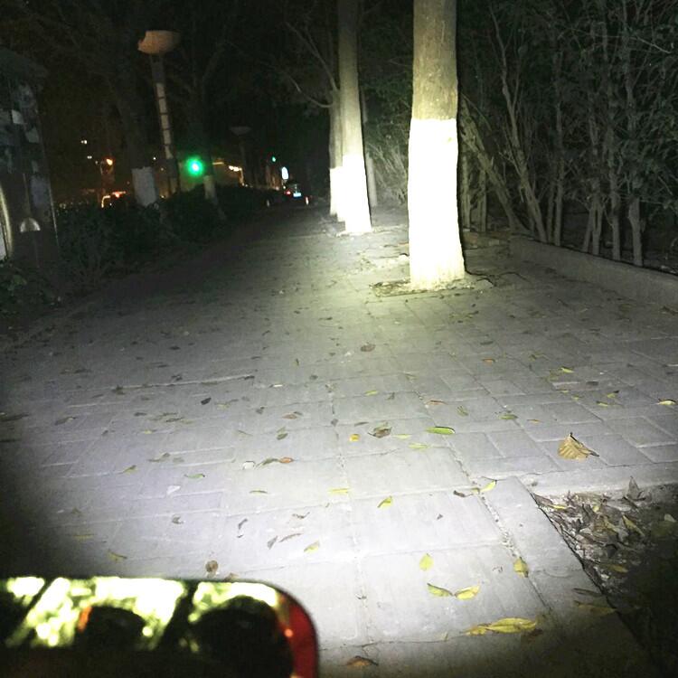 电动车灯超亮led内置前大灯 摩托车双爪强光远近光灯泡12v48v60v