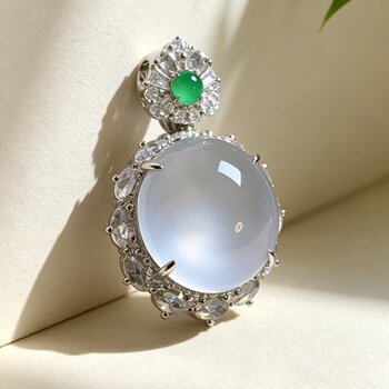 Myanmar a-grade glass jadeite 18k gold pendant