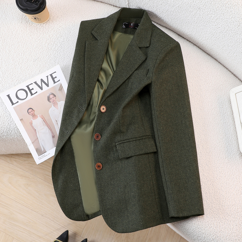 Retro British Style Woolen Suit Jacket, Autumn and Winter Casual Loose-Fitting Military Green High-End Slit Suit Top Retro British Style Woolen Suit Jacket, Autumn and Winter Casual Loose-Fitting Military Green High-End Slit Suit Top