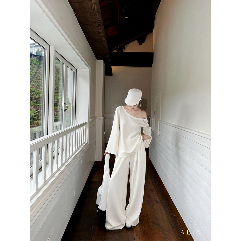 Alin【Walking in the Forest】Pearl Chain Off-Shoulder Sweatshirt Straight-Leg Wide-Leg Casual Pants Two-Piece White Set