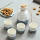 Rượu vang Nhật đặt một nửa ly rượu vang vàng ấm hơn nồi lẩu 1 hai chén rượu trắng tách rượu tách rượu sake - Rượu vang