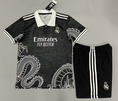 The new black 2324 jersey with dragon patterns, a trendy football training suit set, is designed for male students' class matches