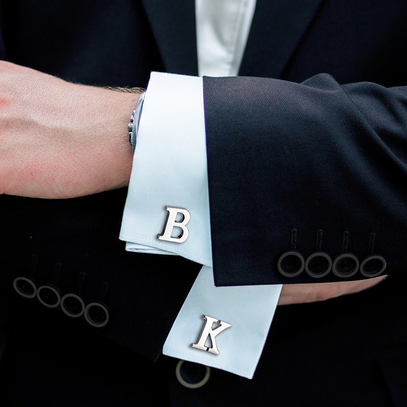 男性用高級メタルレターカフスボタン、フレンチスタイルのシャツカフス、スーツカフスボタン、ギフト用カフスタッド、自由に組み合わせられるボタン。