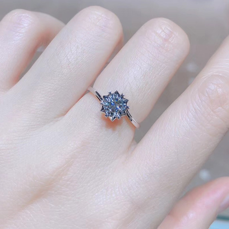 A Fight for Thousand Fashion Fashion Temperament 60 Effects 18K Snowflake Diamond Ring Female Ring Wedding Diamond Ring Girl