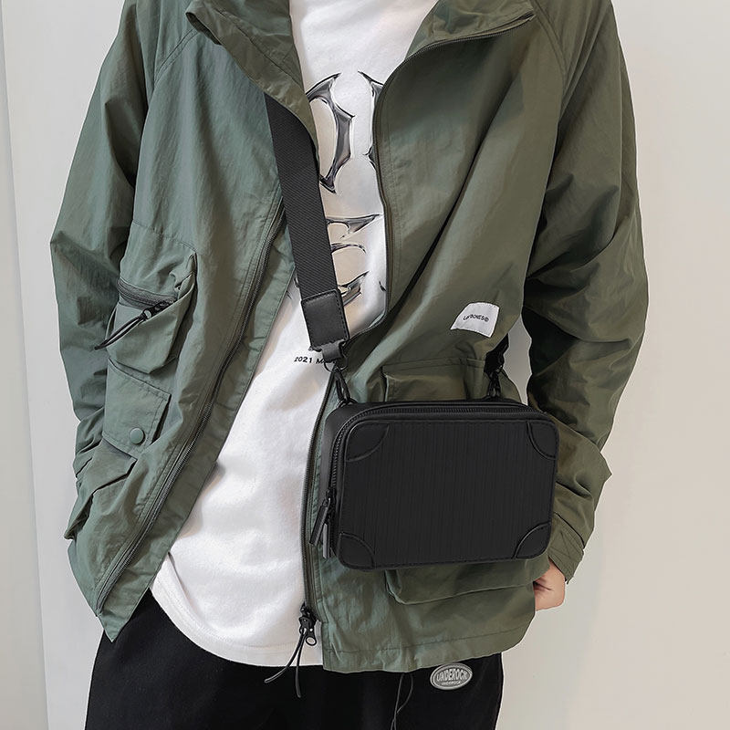 2021 new Korean version male package Damp Satchel Satchel Fashion Personality Small Square Bag Casual Single Shoulder Bag Advanced Sensation Women Bag