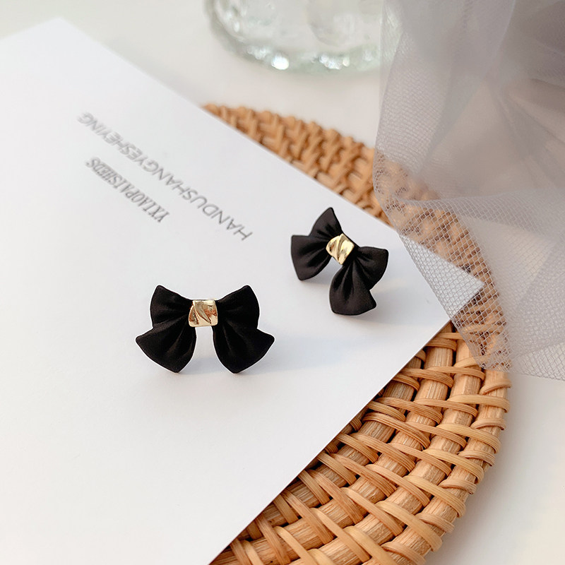 Hepburn style bow earrings temperament Korean high-end earrings 2021 new trendy earrings without pierced ear clips