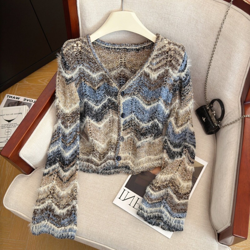 Korean-Style High-End Heavy-Duty Mixed-Color Sweater Cardigan for Women, 2026 Autumn and Winter New Fashionable Slimming V-Neck Short Coat Korean-Style High-End Heavy-Duty Mixed-Color Sweater Cardigan for Women, 2026 Autumn and Winter New Fashionable Slimming V-Neck Short Coat