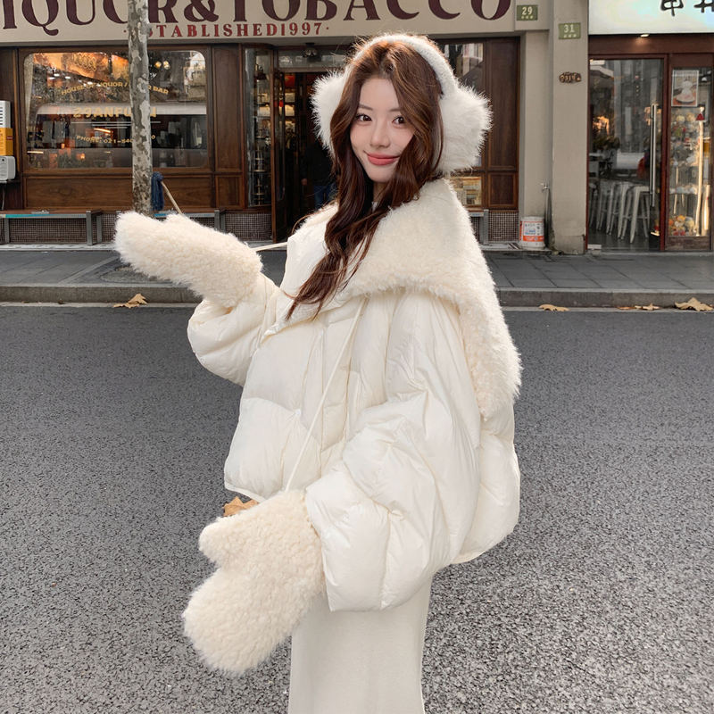 Milky White Lamb Wool Navy Collar Shawl with Gloves, Age-Reducing White Duck down Short Coat for Women, New Winter Style
