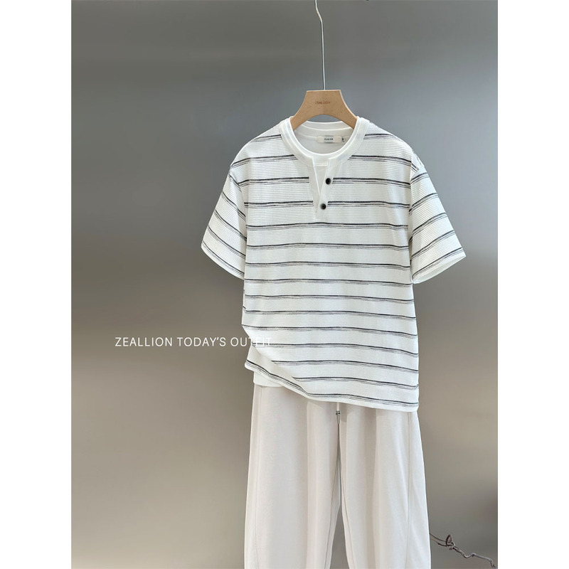 Men's Casual Old Money Style V-Neck Fake Two-Piece Striped Short-Sleeve T-Shirt T26176