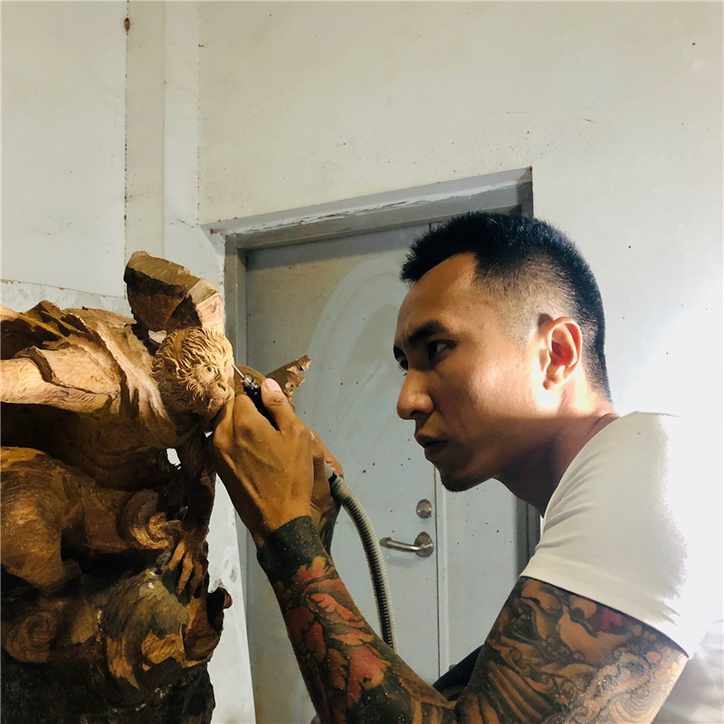 Root carving wood carving Zen ornament Guan Gong Maitreya Buddha Guanyin carving small leaf rosewood Qing knife artwork Qing yu ya play