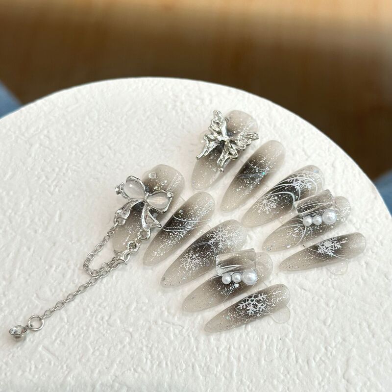 ins High-End Rhinestone Bow Tassel Manicure Wearable Nails Black Gradient Snowflake Glass Beads Autumn and Winter Nails