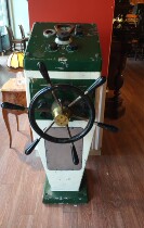 In the 70s Siemens made the rudder industrial antique European antique café decoration