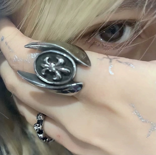 Funckfass-Different World-Skull Blade-Taiji Ring Ring