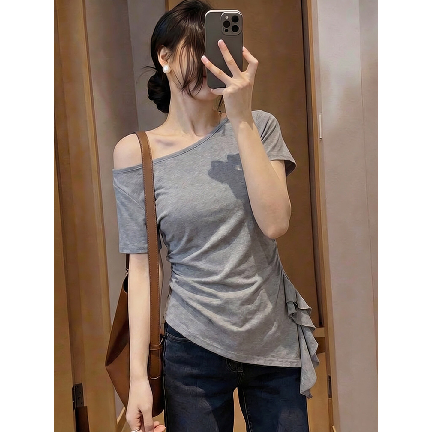 慵懒风灰色露肩短袖T恤女2026夏大码胖mm爆款小衫不规则花边上衣