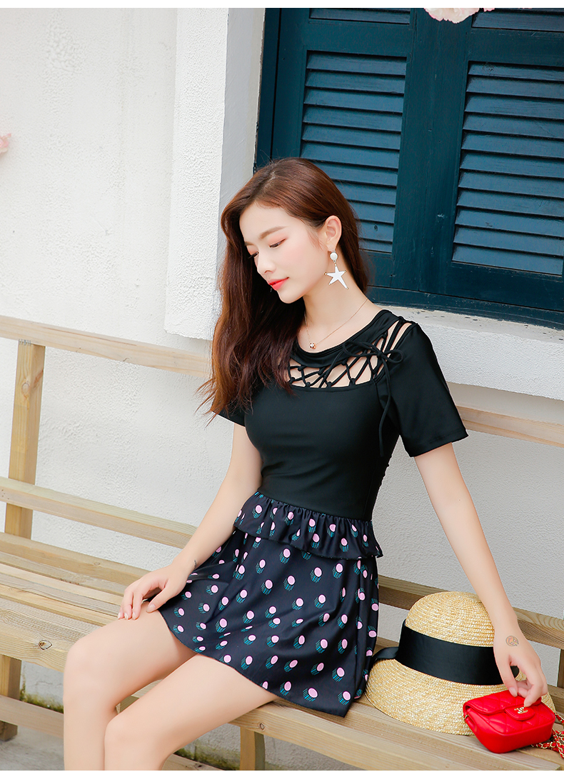 Áo tắm nữ Xiêm váy bảo thủ che bụng là gầy gò học sinh Hàn Quốc suối nước nóng tụ tập đen sóng nhỏ áo tắm tươi - Bộ đồ bơi One Piece 	áo tắm liền thân cao cấp