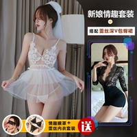 Белый комплект, с акцентом на бедрах