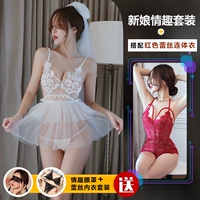 Белый красный комплект, цветочный принт