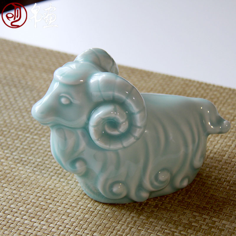 Jingdezhen ceramic furnishing articles goat hand - made shadow green home sitting room bedroom study auspicious decoration tea pet sheep tea taking