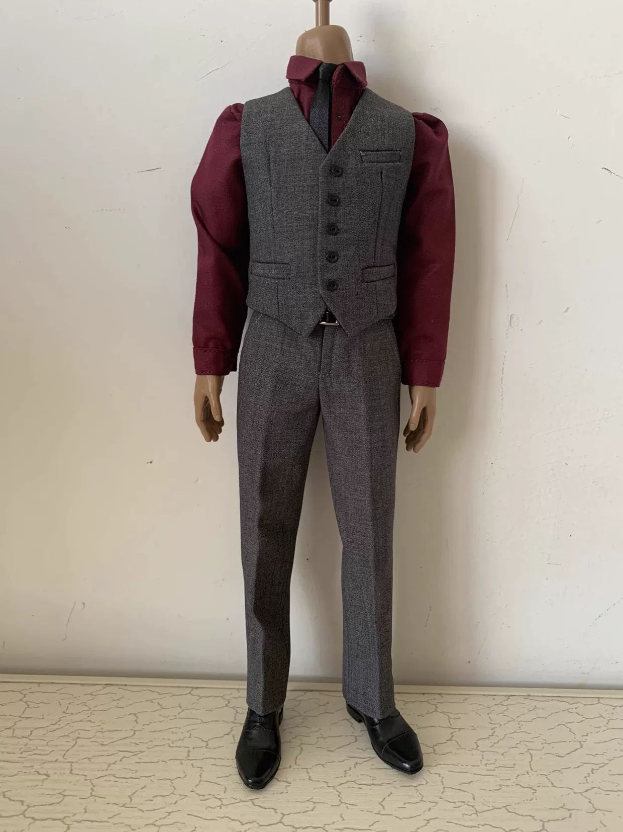 Реал фото 1/6 солдатский костюм TOYCENTER Железный человек Tonnie вдали от Старка серый костюм костюм