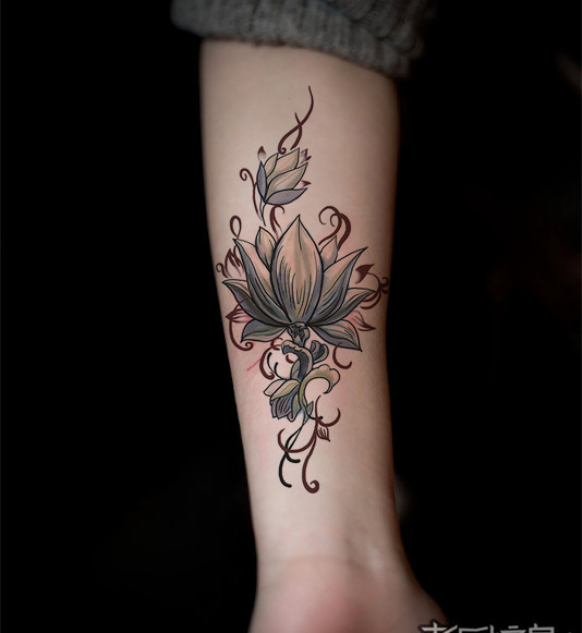 Retro lotus tattoo stickers durable waterproof arm flower arm back calf men and women simulation tattoo lotus tattoo stickers