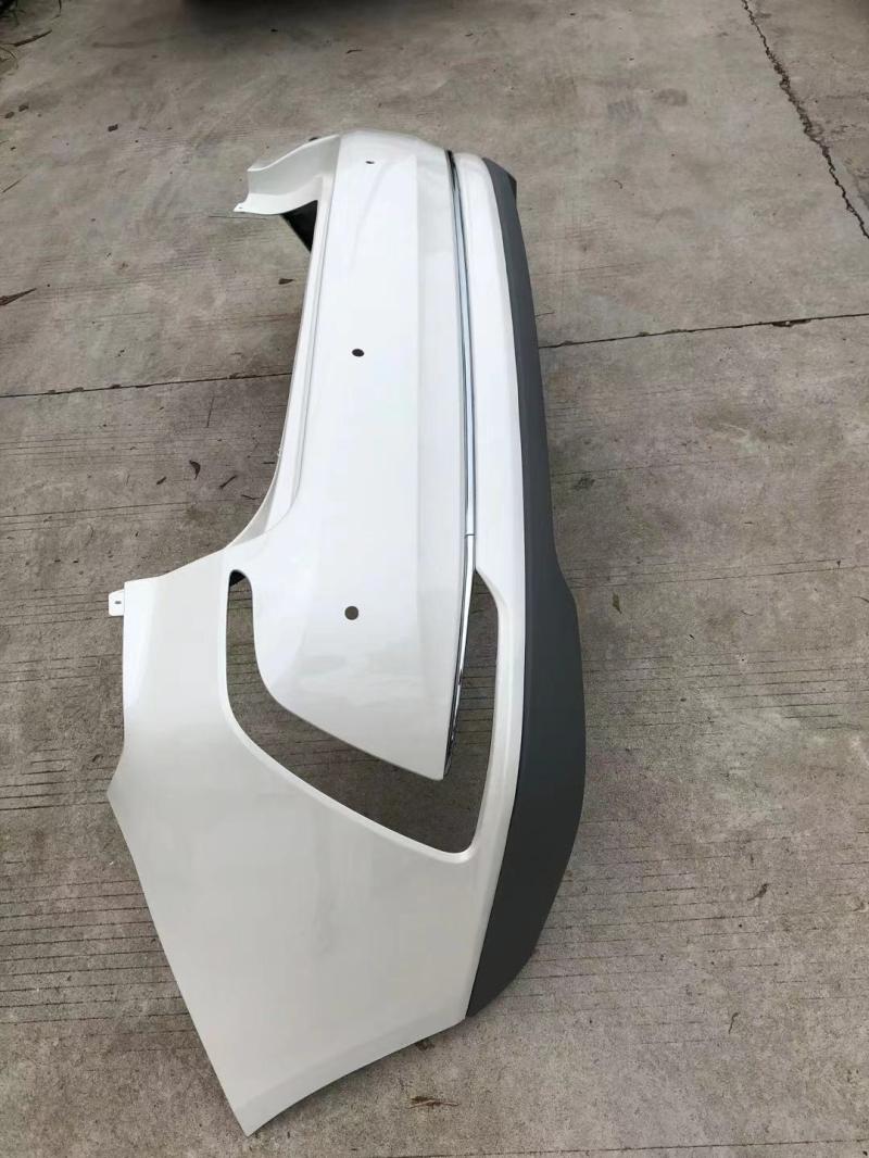 Suitable for BAIC EU5 front bumper rear bumper new energy eu500 front bumper rear bumper surrounding lower side skirt accessories