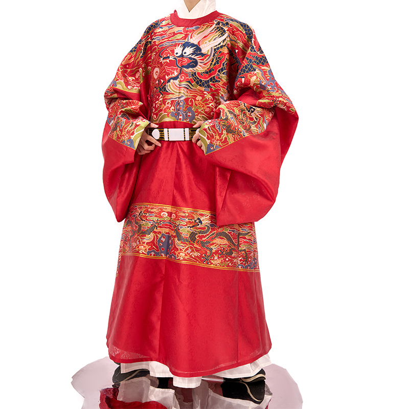 Treasuring the National Style of Ming Dynasty Hanfu, the Wanli-Style Diagonal Hem Round-Neck Robe with Cloud Pattern Gauze, and the Dragon and Cloud Pattern Brocade Robe with Shoulder-Draping Cloud Pattern