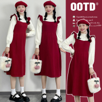 ~2024 Autumn and Winter New Year Christmas Red Dress Fake Two-Piece Loose Fashionable Small Flying Sleeves Age-Reducing Dress