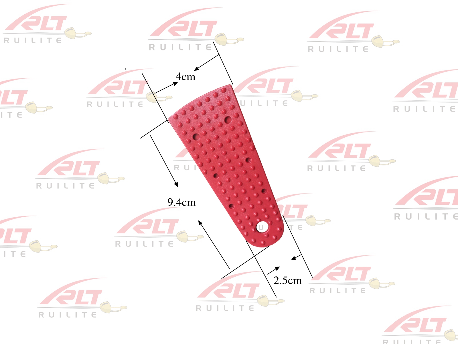 Fencing equipment is equipped with an accessory hand guard disc tail cover