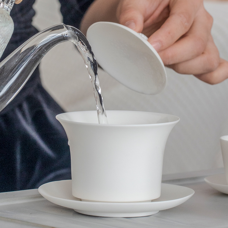 Unknown white porcelain impression only three tureen ceramic bowl kung fu suit Japanese hot tea light proof with cover in a teacup