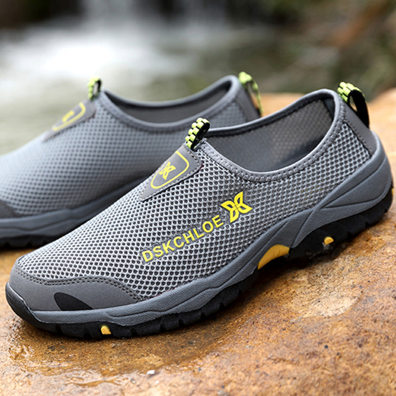 New lightweight summer men's shoes breathable mesh shoes deodorant mesh slip-on mesh sports shoes middle-aged and elderly casual shoes