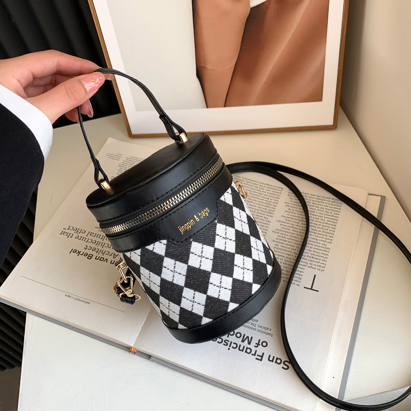 Niche Mini Bucket Bag 2025 New Trendy Spring Fashion Women's Bag Shoulder Bag Stylish Versatile Crossbody Bag Niche Mini Bucket Bag 2025 New Trendy Spring Fashion Women's Bag Shoulder Bag Stylish Versatile Crossbody Bag