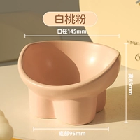 Наклоненная высокая миска белого персикового цвета с пудрой.