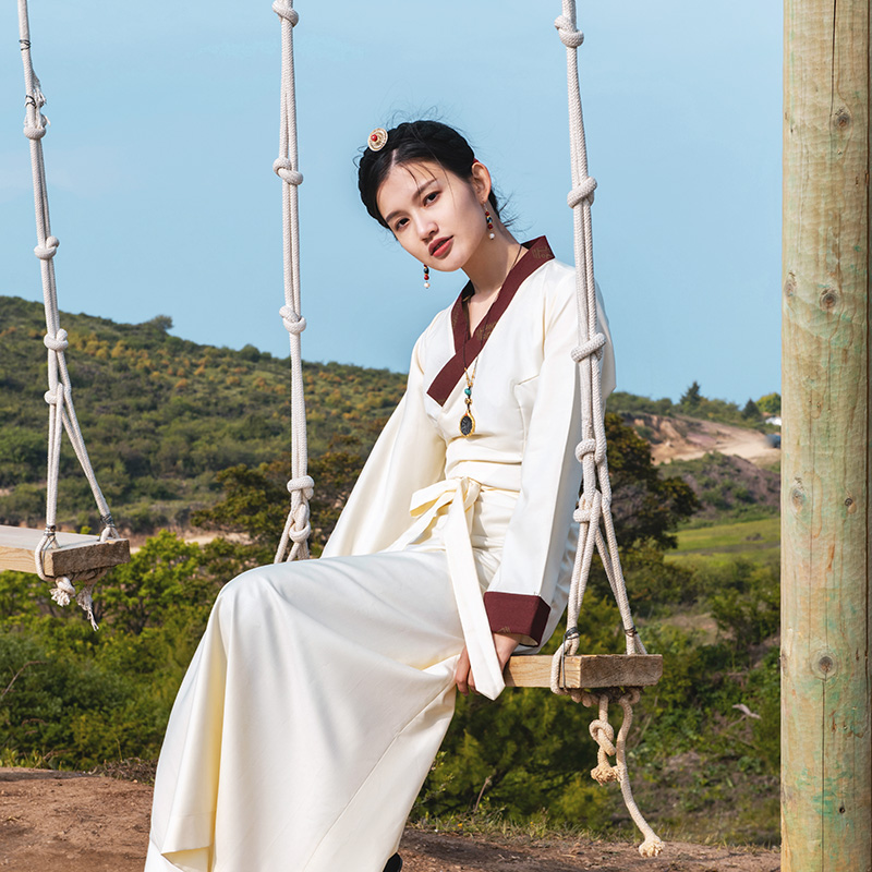 White Tibetan suit red sky pearl collar splicing Tibetan women's Tibet Lhasa uniforms 2021 new