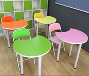 Bàn đào tạo học sinh và ghế màu đồ nội thất trường học lớp khắc phục kết hợp với bàn nghệ thuật hình cánh hoa hình lưỡi liềm cho trẻ em - Nội thất giảng dạy tại trường