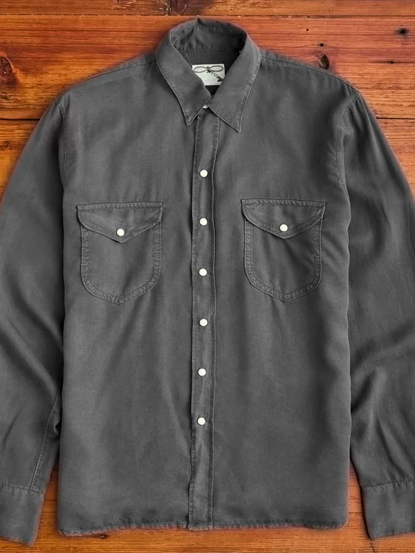Американская рубашка WYTHE из TENCEL черная с черной небесной хлопковой жемчужной жемчужной подкладкой