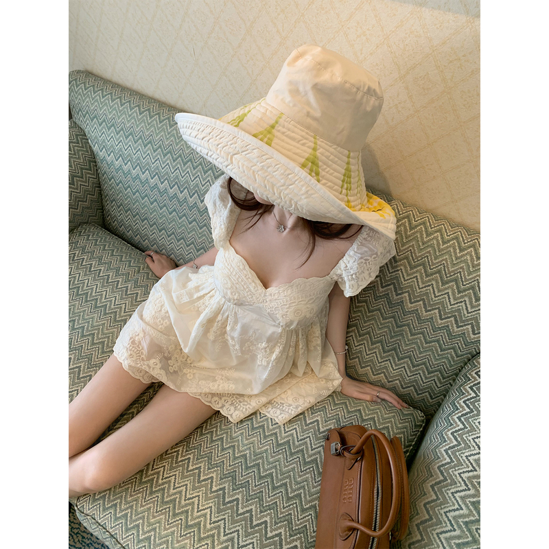 Bigking's "New Rich Daughter-In-Law" Tencel French-Style Flutter-Sleeve Dress with High Waist and Embroidered Doll Skirt Bigking's "New Rich Daughter-In-Law" Tencel French-Style Flutter-Sleeve Dress with High Waist and Embroidered Doll Skirt