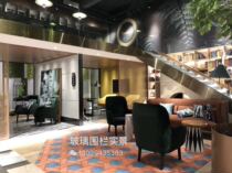 Kunming steel plate glass solid wood Internet celebrity staircase explosion-proof glass stair guardrail custom solid wood handrail staircase customization